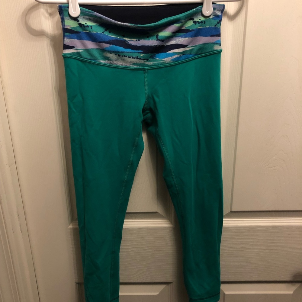 Lululemon crop.